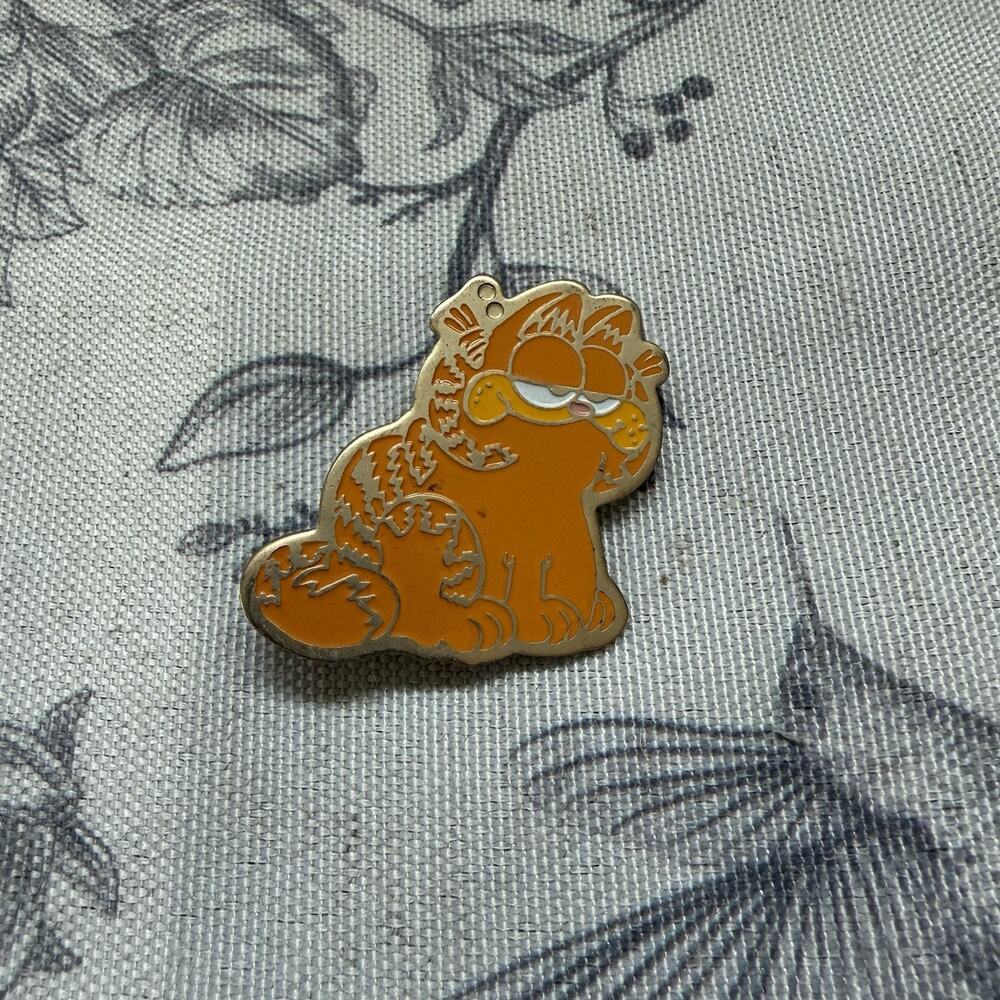 Vintage enamel Garfield Pin Button 70s Lapel Pinback